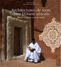 Architectures de terre dans l'Ouest africain. Bleu à l'ombre, ocre au soleil, 2016, 200 p.