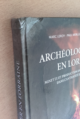 Exemplaire d'occasion - LEROY M., MERLUZZO P., LE CARLIER C. - Archéologie du fer en Lorraine. Minette et production du fer en bas fourneaux dans l'Antiquité et au Moyen-Age, 2015, 372 p., nbr. ph. coul. et ill.