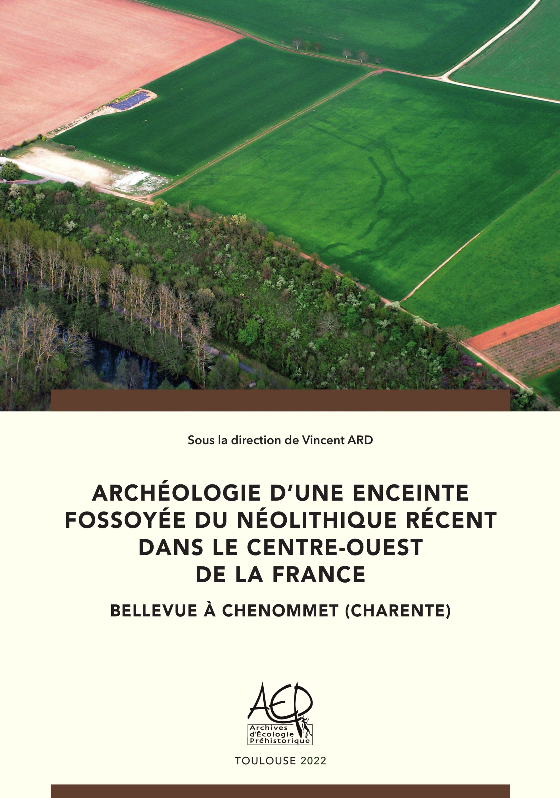Archéologie d'une enceinte fossoyée du Néolithique récent dans le Centre-Ouest de la France : Bellevue à Chenommet (Charente), 2022, 512 p.