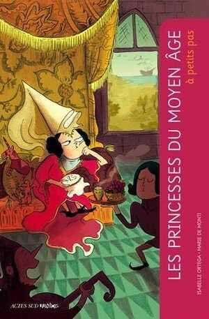 ÉPUISÉ - Les princesses du Moyen Age à petits pas, 2013, 67 p.